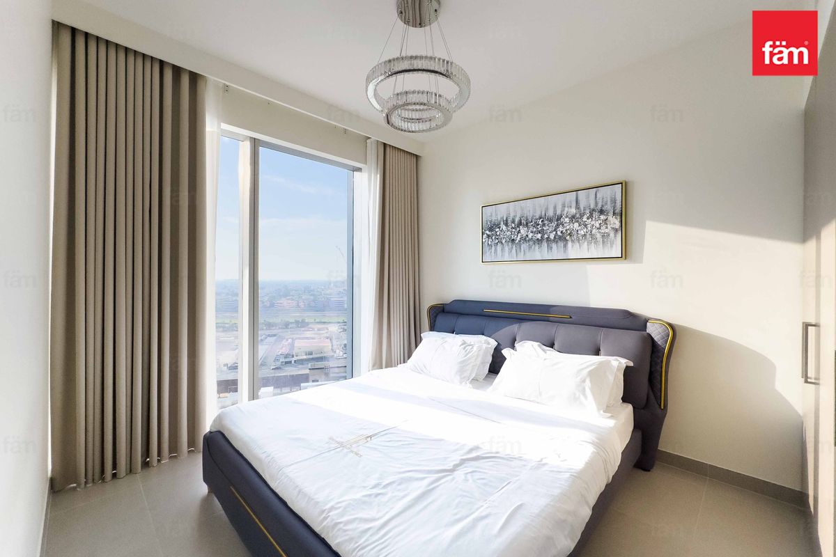 Premium Finishes | Floor-to-Ceiling Windows-8