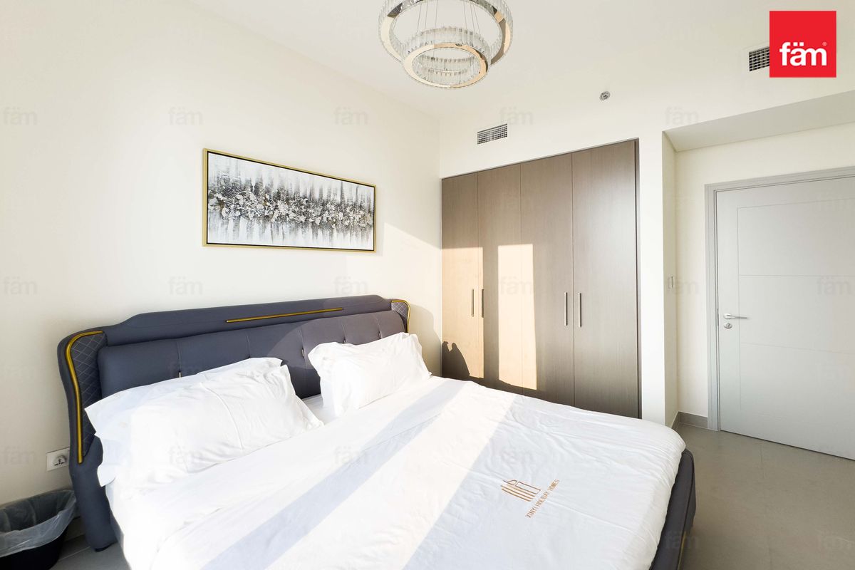 Premium Finishes | Floor-to-Ceiling Windows-9