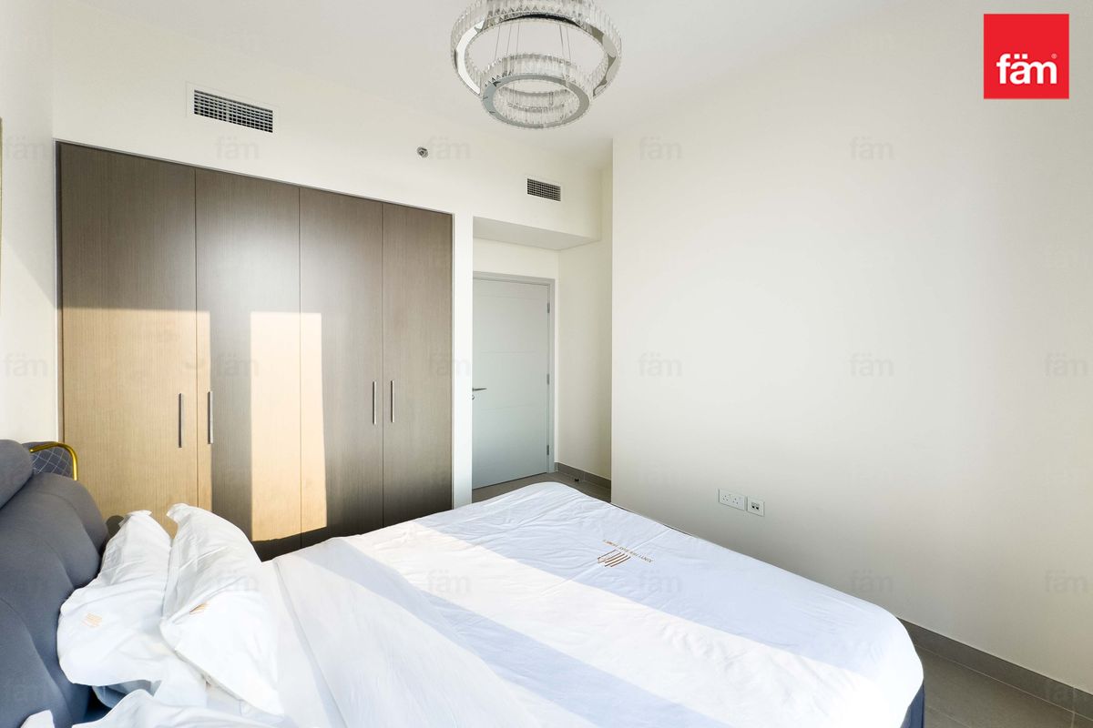 Premium Finishes | Floor-to-Ceiling Windows-10