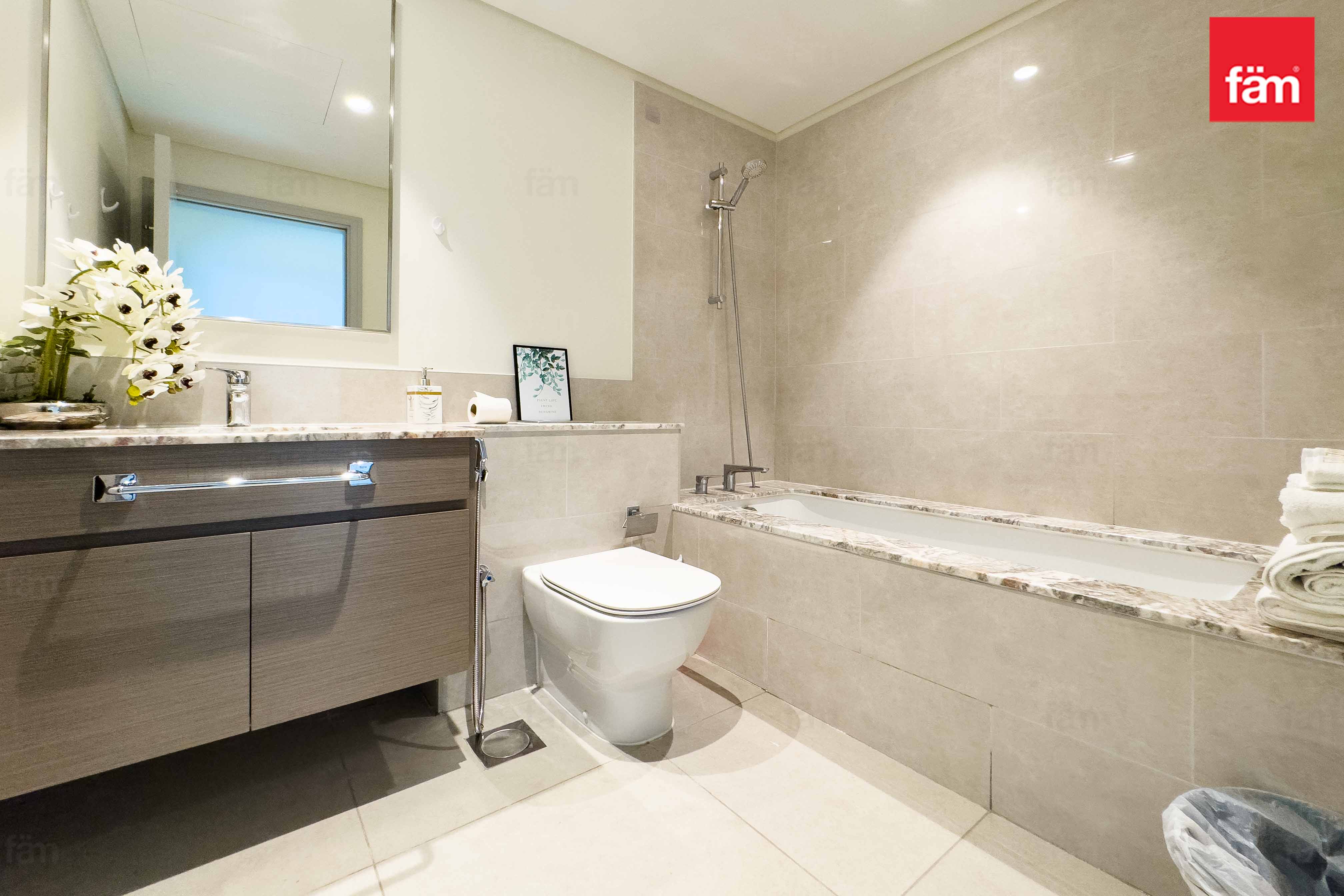Premium Finishes | Floor-to-Ceiling Windows-15