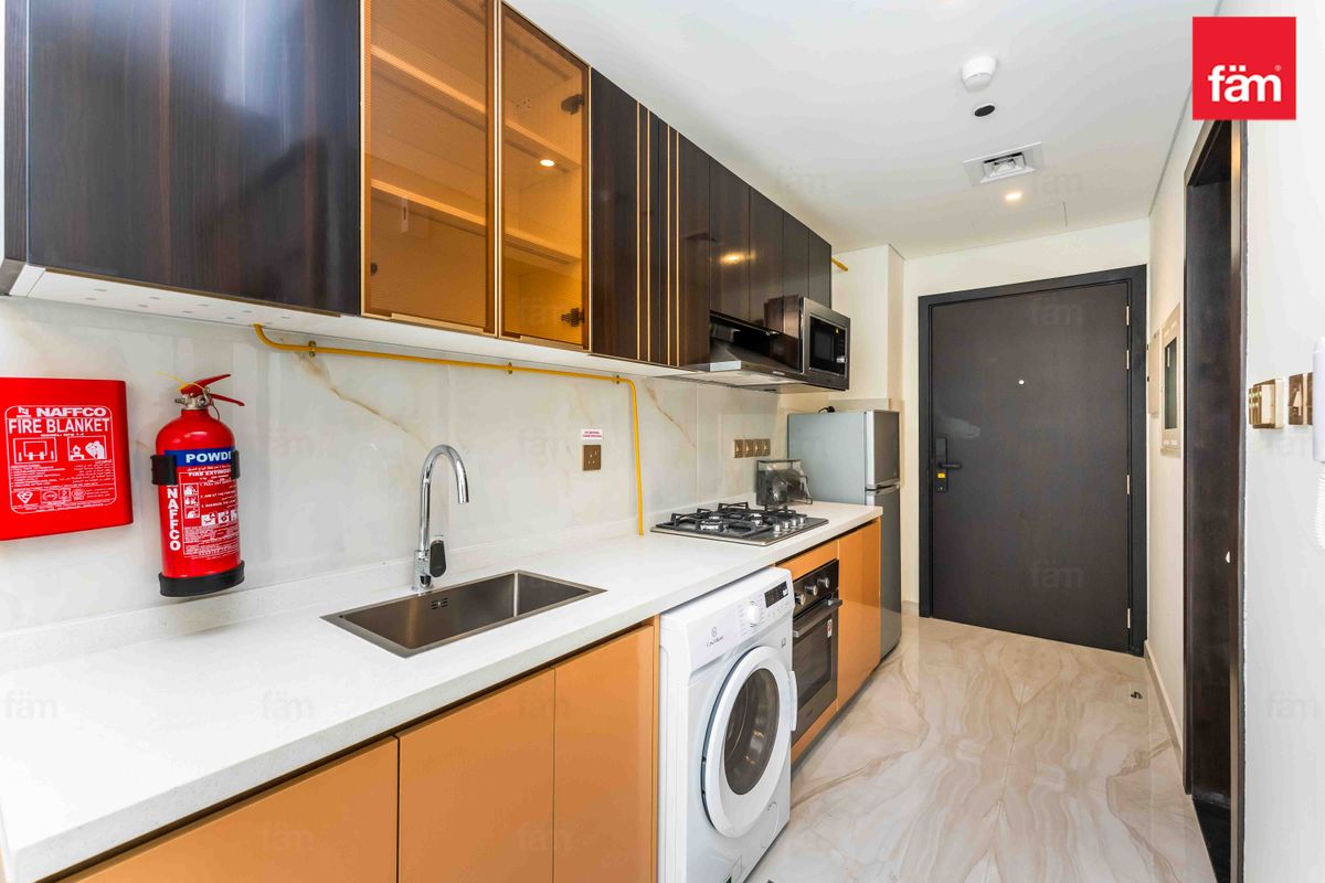 Fully furnished apt | pool view | Ready to move in-7
