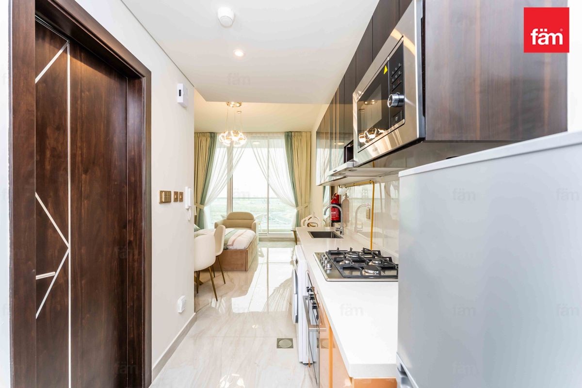Fully furnished apt | pool view | Ready to move in-6