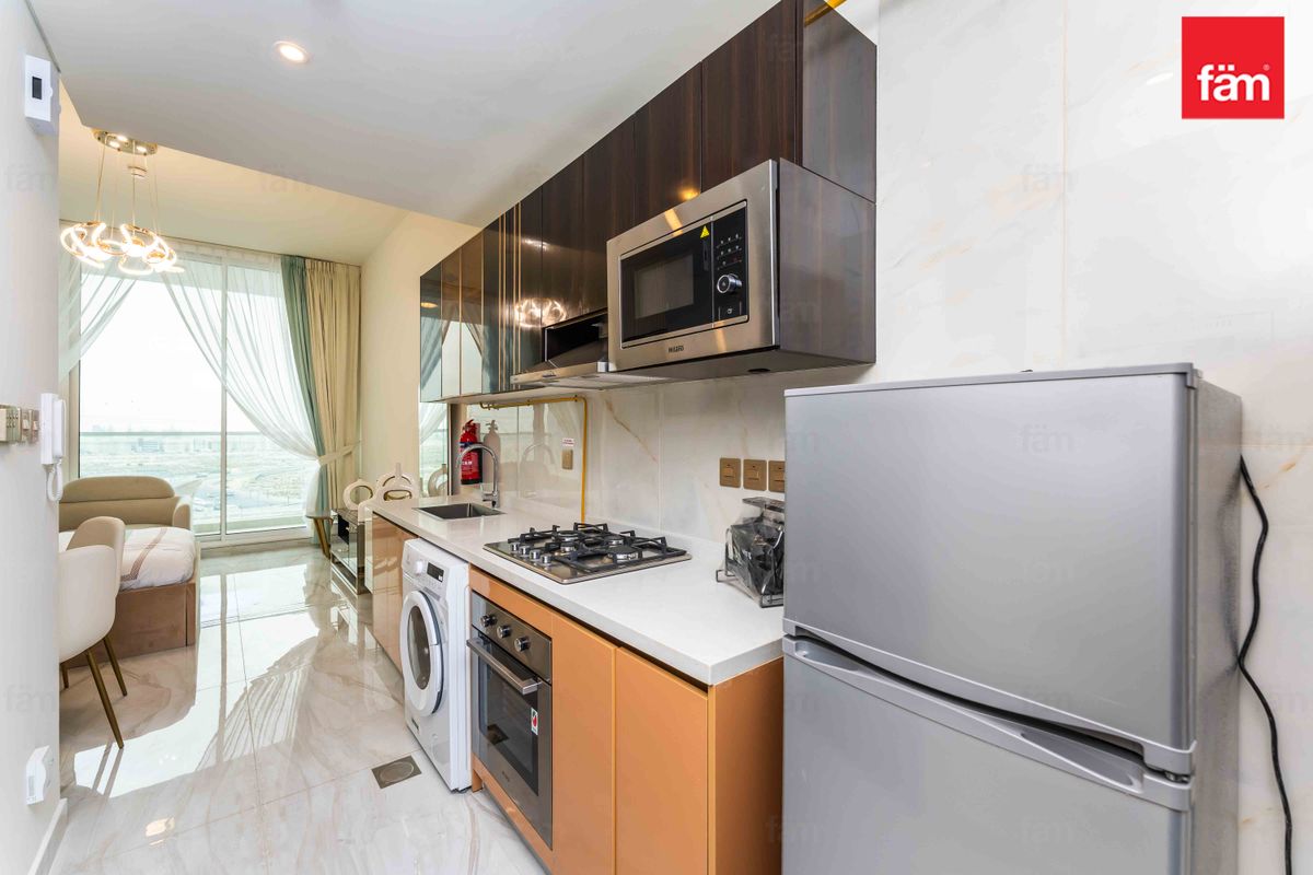 Fully furnished apt | pool view | Ready to move in-8