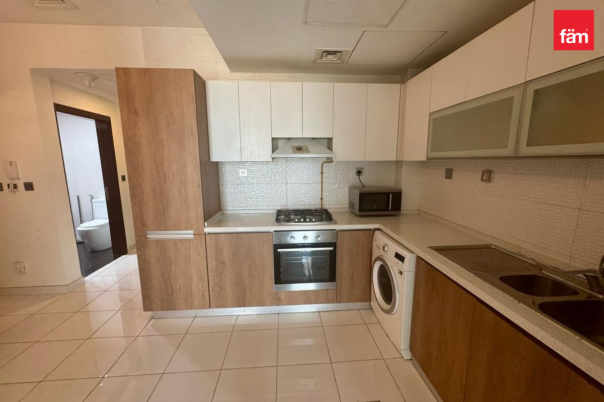 Close to Metro | Furnished 1 Bed Equipped Kitchen-0