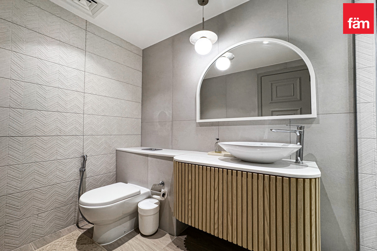 Cozy Fully Upgraded 2 B/R | Particial Sea View-13