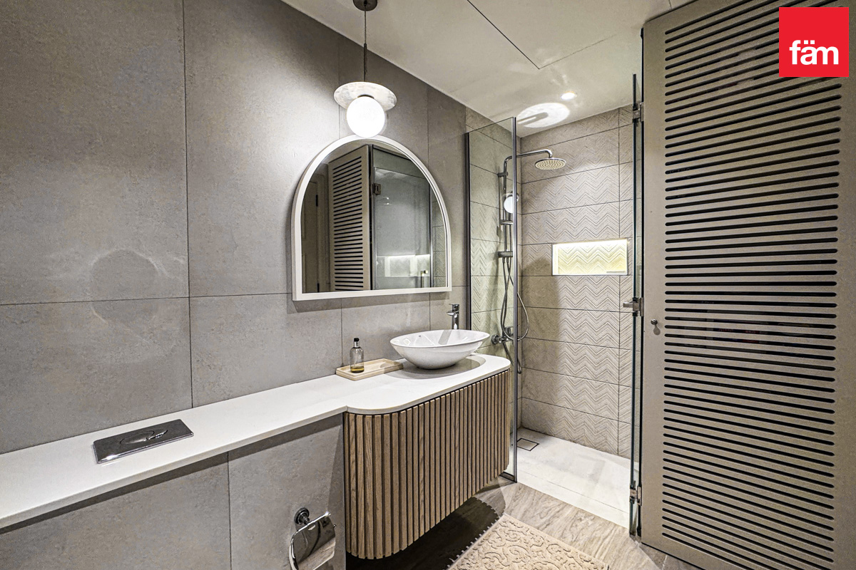 Cozy Fully Upgraded 2 B/R | Particial Sea View-14