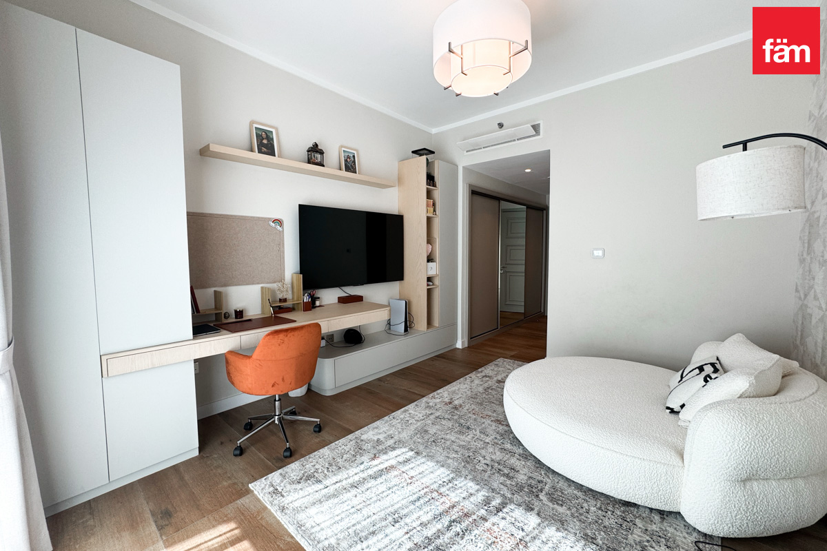 Cozy Fully Upgraded 2 B/R | Particial Sea View-8