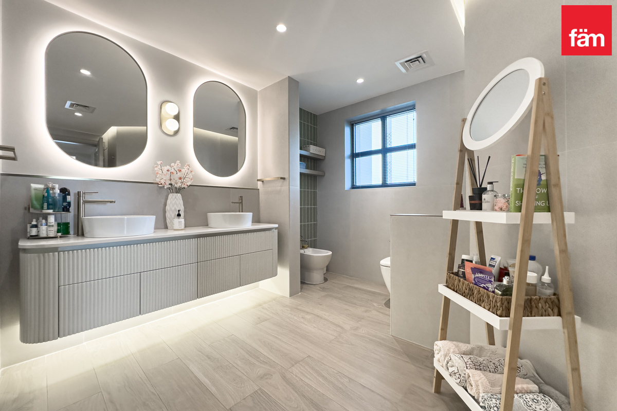 Cozy Fully Upgraded 2 B/R | Particial Sea View-12