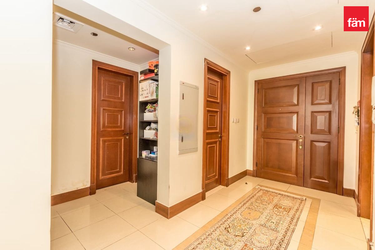 Best Location|/Furnished 3-Bedroom Apartment-7