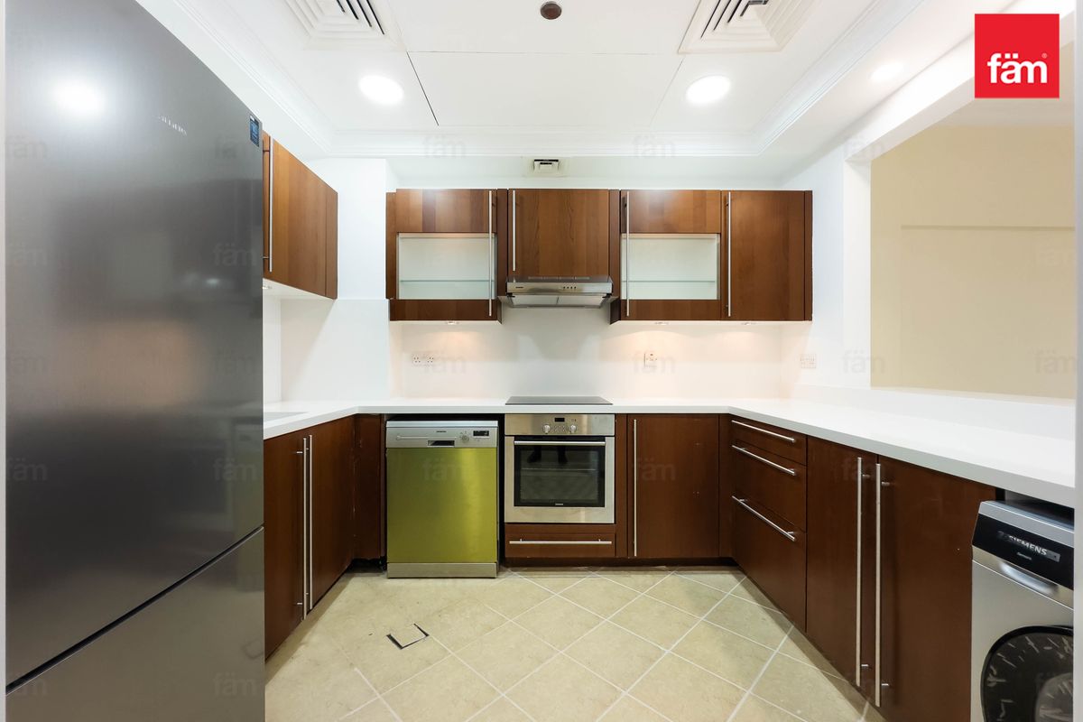 UNFURNISHED / HIGH FLOOR / NEAREST TO MALL-7
