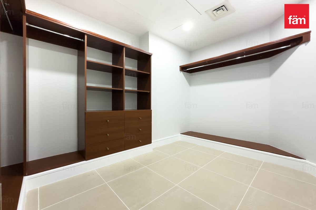 UNFURNISHED / HIGH FLOOR / NEAREST TO MALL-9