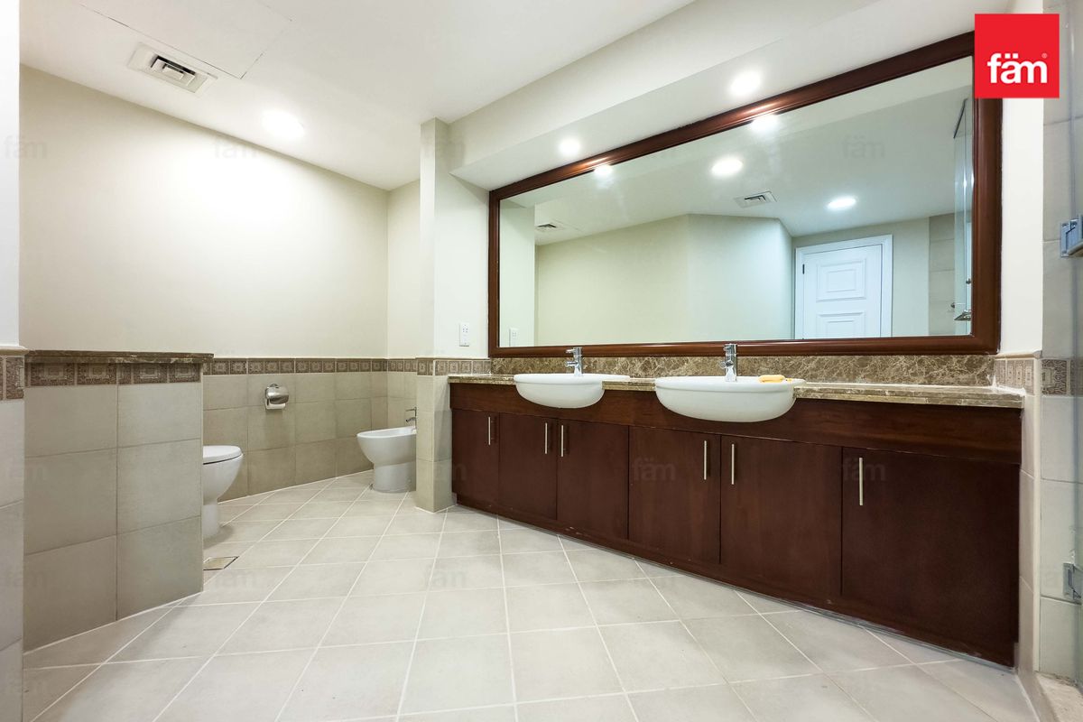 UNFURNISHED / HIGH FLOOR / NEAREST TO MALL-11