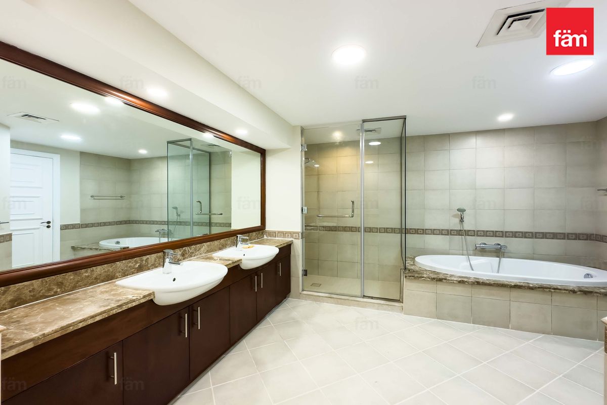 UNFURNISHED / HIGH FLOOR / NEAREST TO MALL-12
