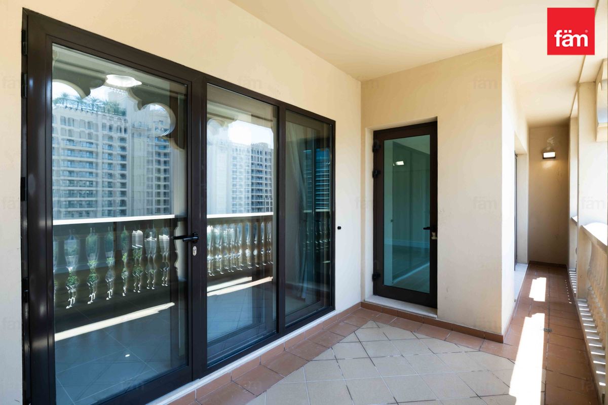 UNFURNISHED / HIGH FLOOR / NEAREST TO MALL-13