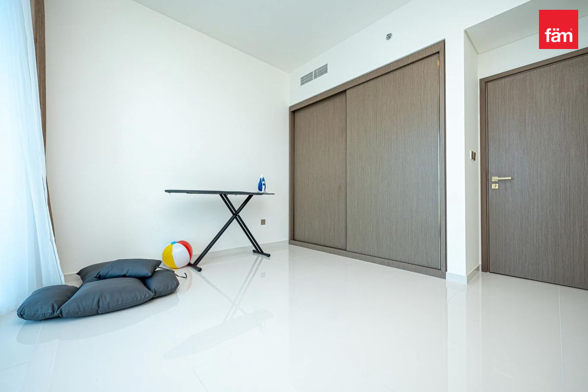 Stunning 3 BR | High Floor | Private Beach Access-7