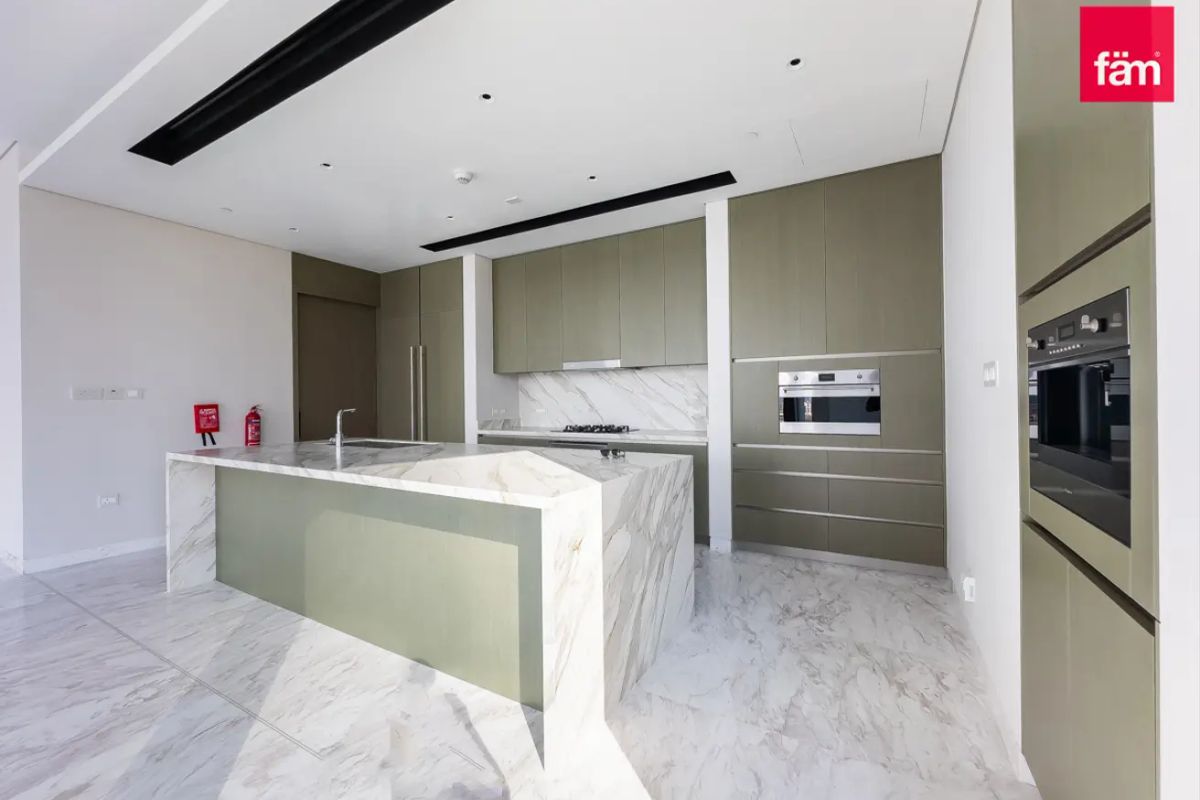 High floor | Vacant | Luxurious-10