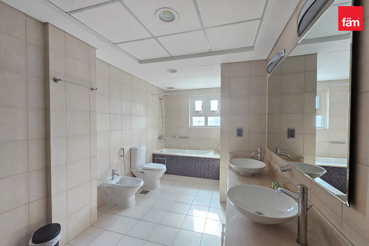 Private Beach Access | Large Layout | Vacant-10