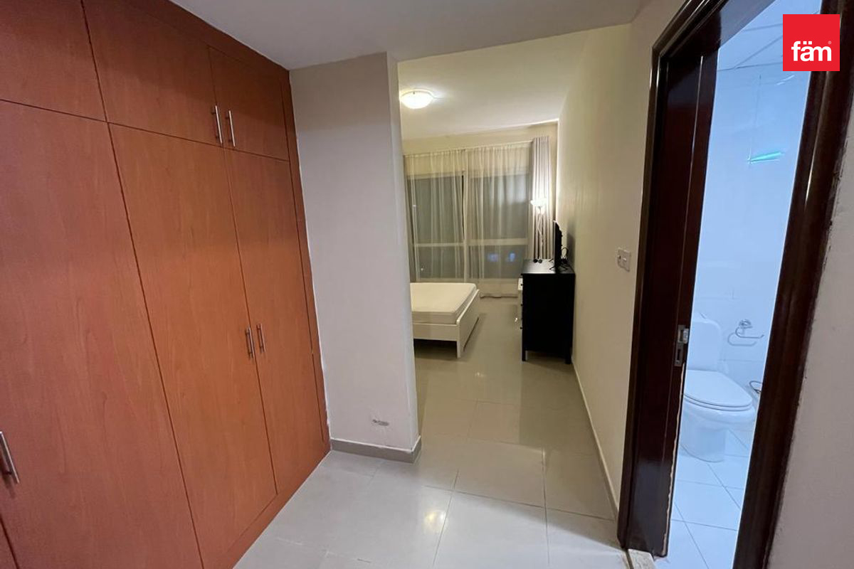 Spacious Layout | Vacant | Sea View-13