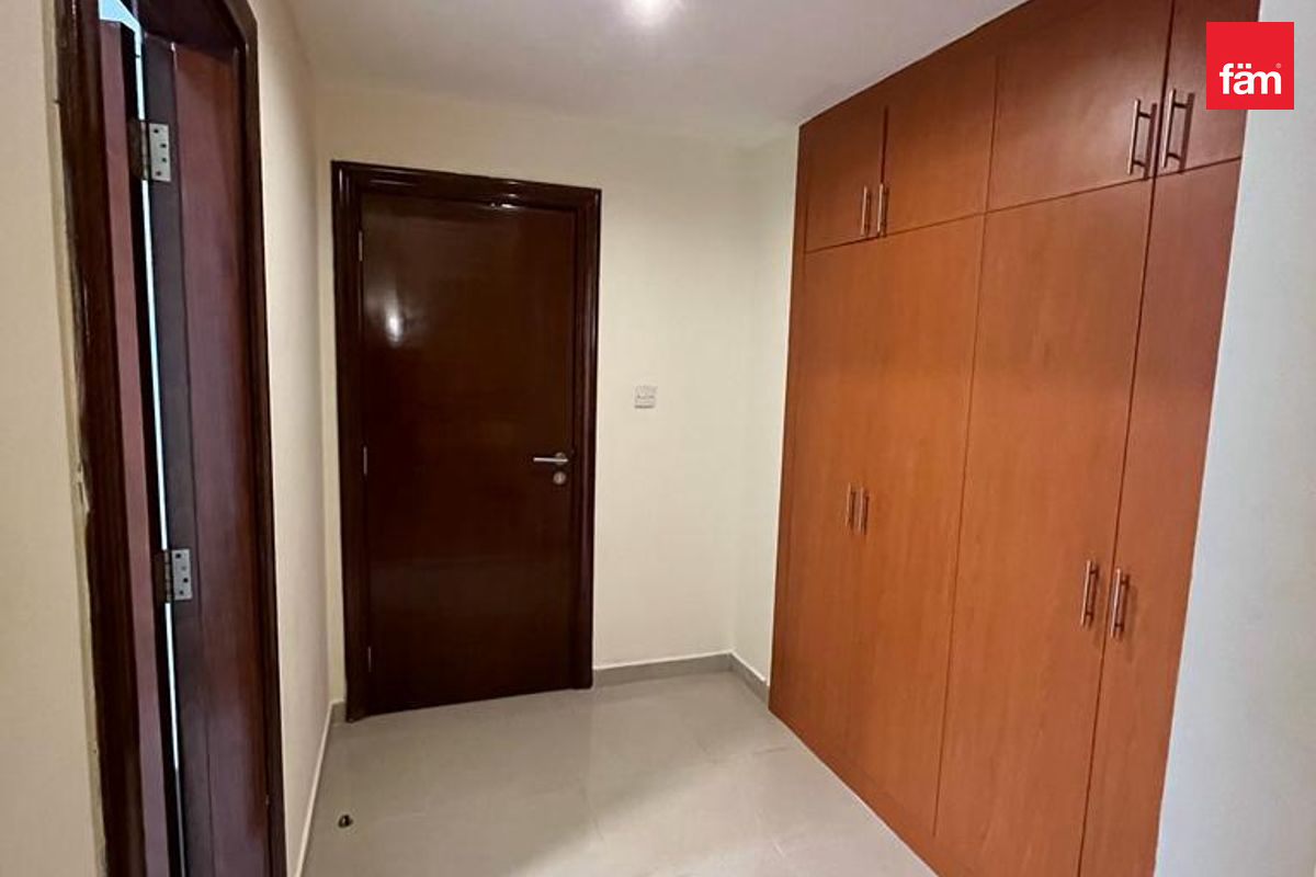 Spacious Layout | Vacant | Sea View-15