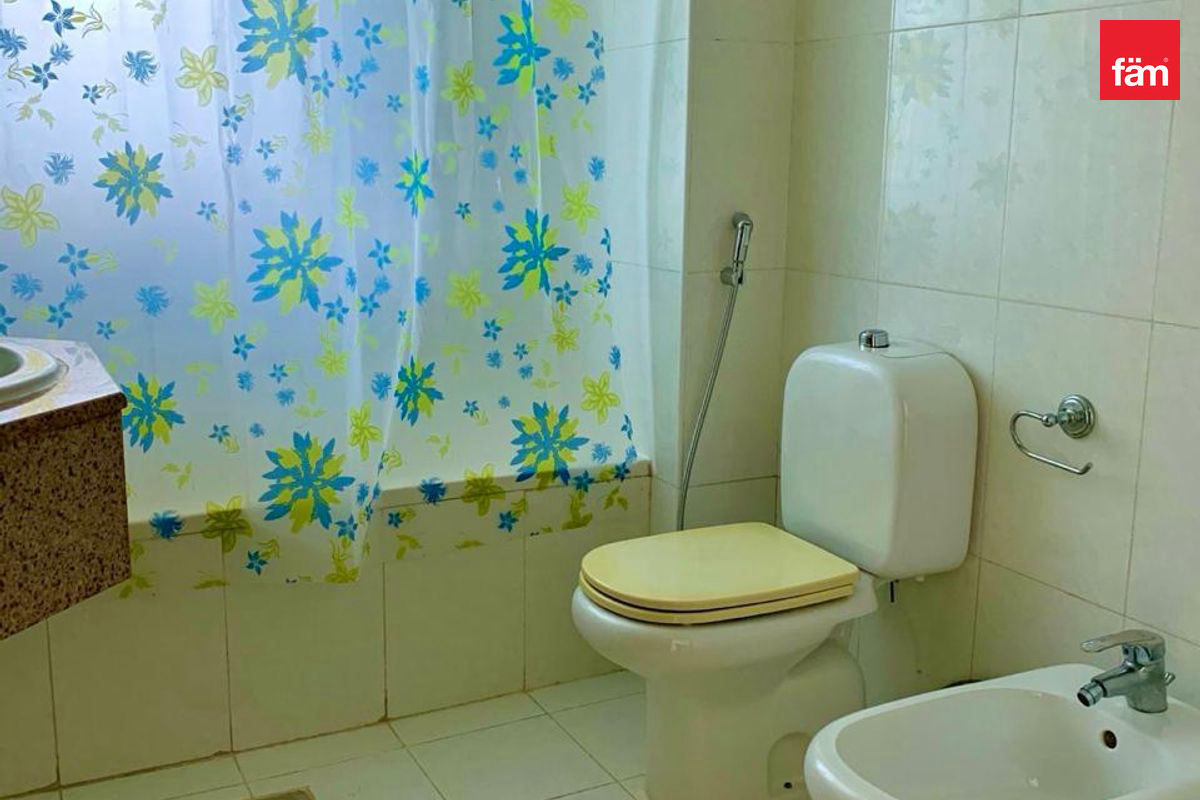 Spacious Layout | Vacant | Sea View-17