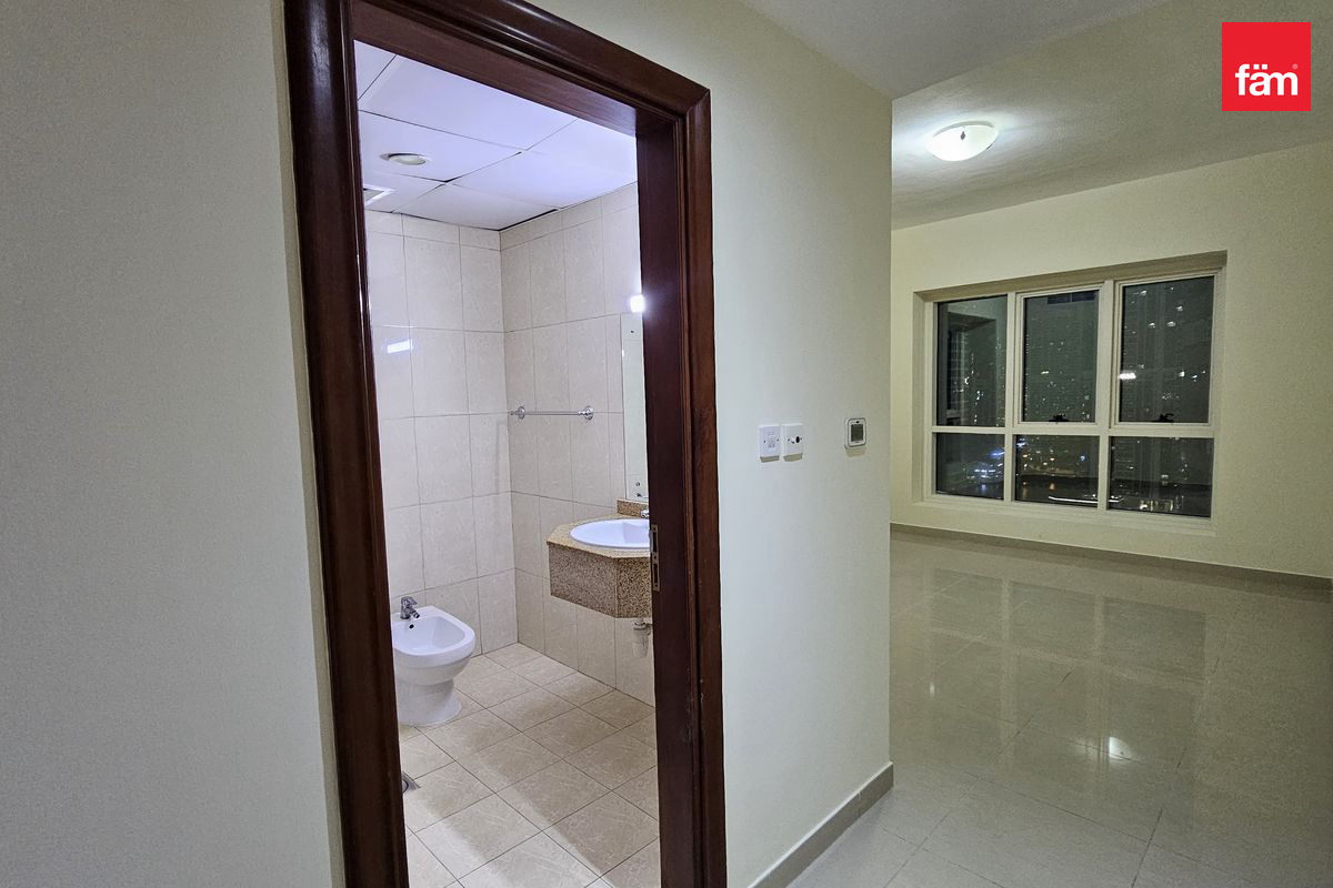 High Floor| Marina Facing | Canal View-11