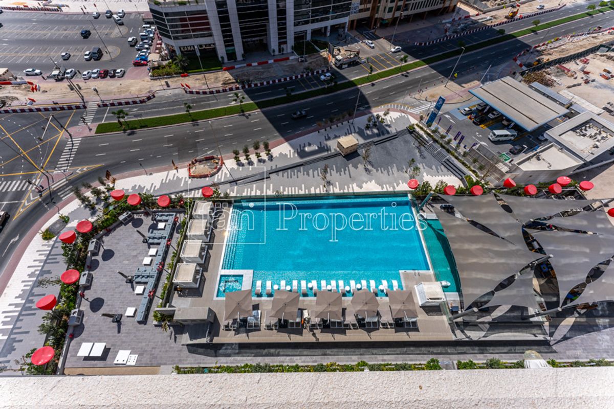With stunning Downtown views | High floor apt-8