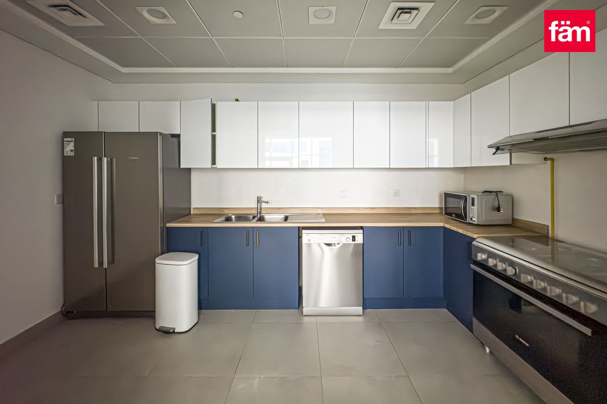 Spacious Layout | High Floor | Prime Location-5