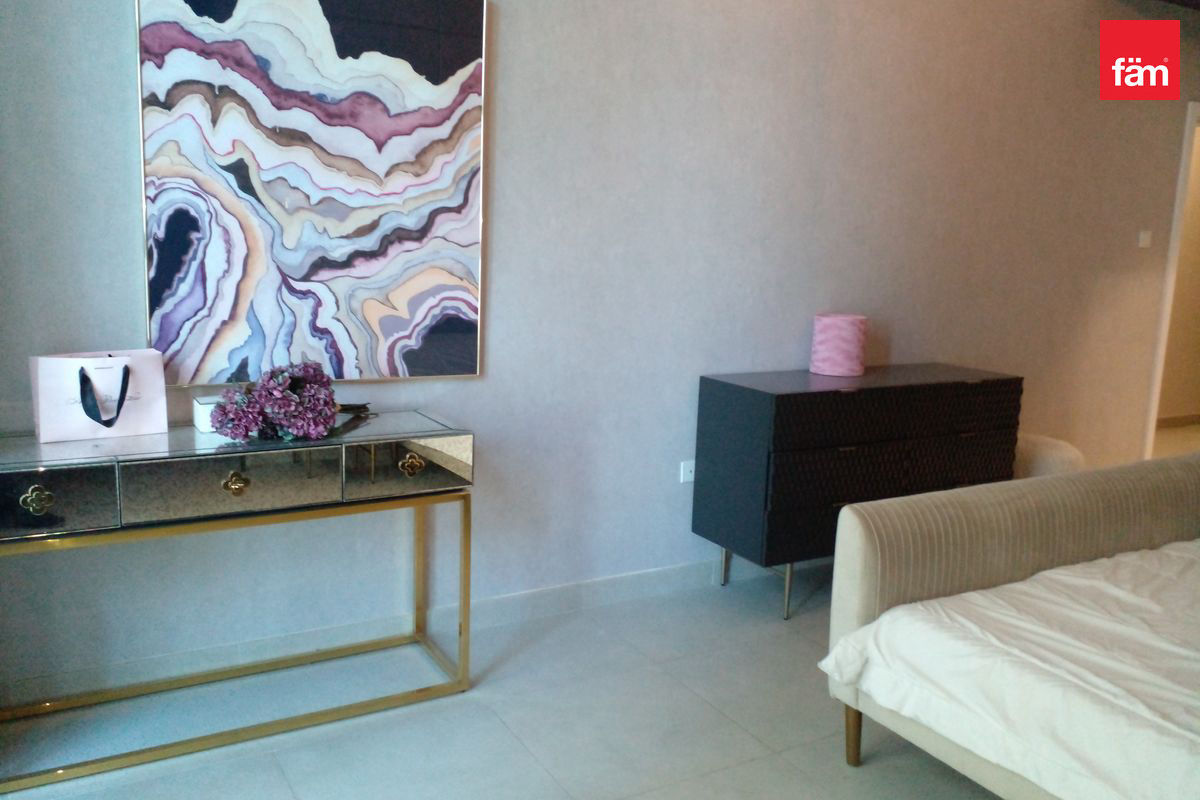 Prime Location | High floor | Luxurious-6