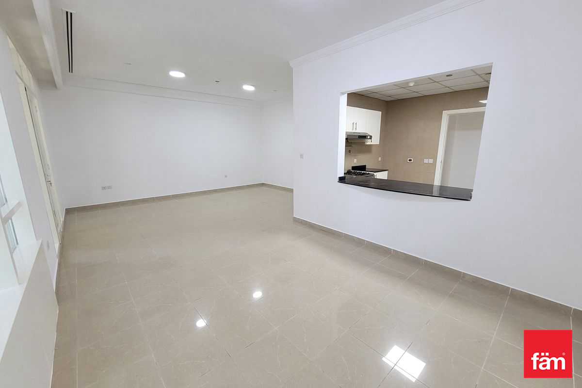 Sea Facing | Maid's Room | High Floor-12