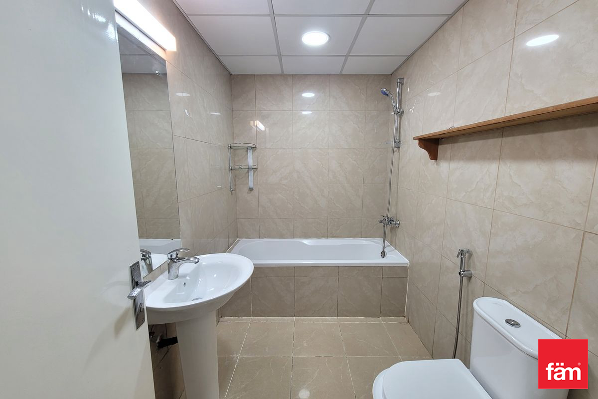 Sea Facing | Maid's Room | High Floor-16