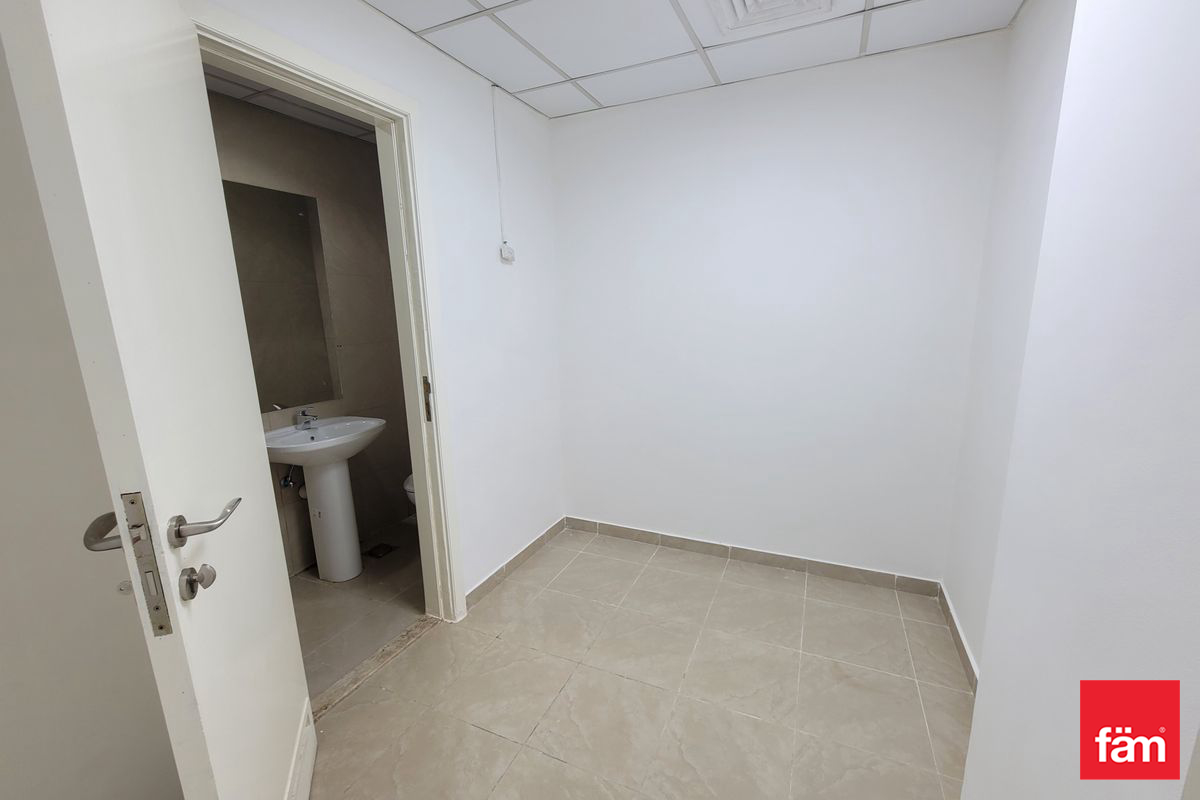 Sea Facing | Maid's Room | High Floor-13