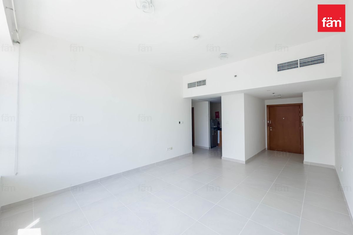 Vacant / Unfurnished / Prime Location-4