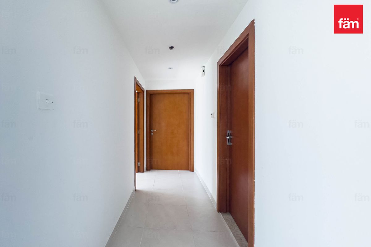 Vacant / Unfurnished / Prime Location-7