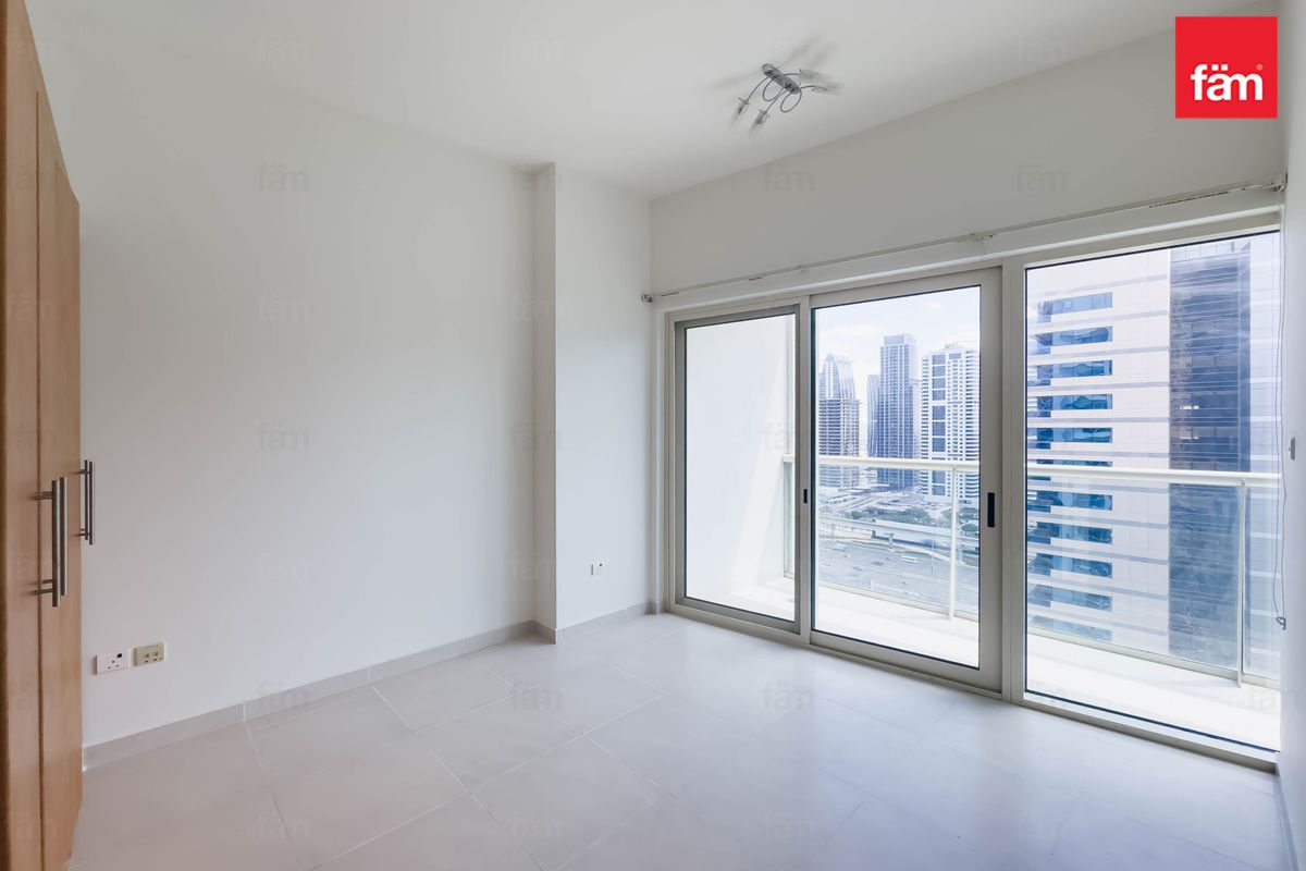 Vacant / Unfurnished / Prime Location-10