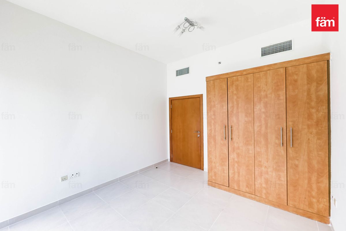 Vacant / Unfurnished / Prime Location-12