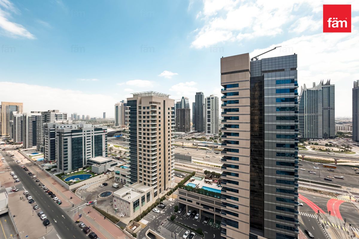 Vacant / Unfurnished / Prime Location-23