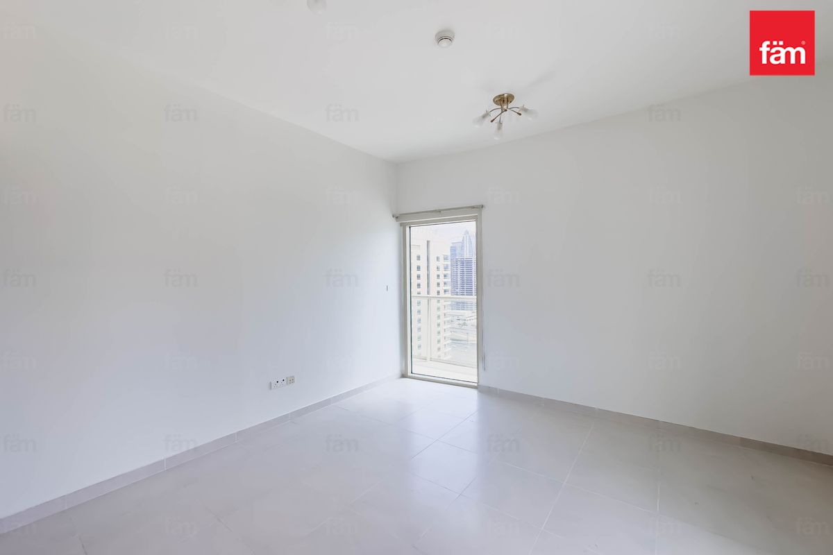 Vacant / Unfurnished / Prime Location-15