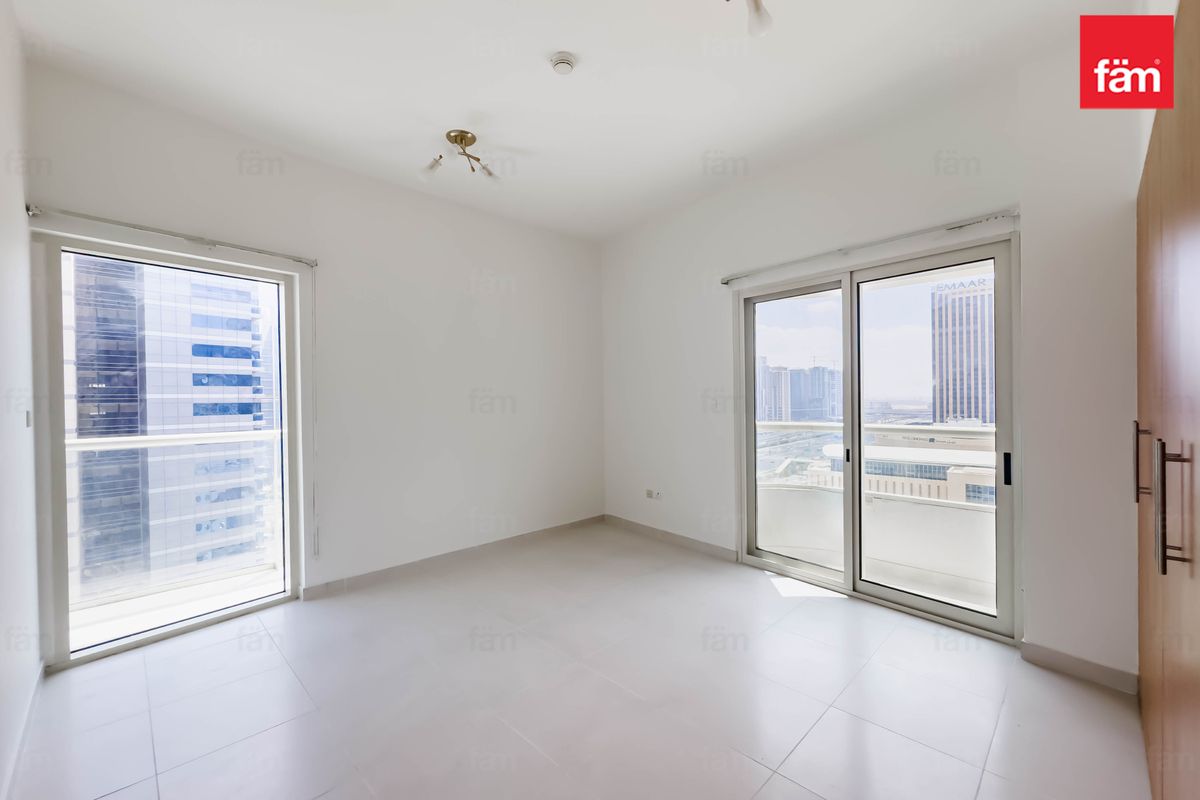 Vacant / Unfurnished / Prime Location-18