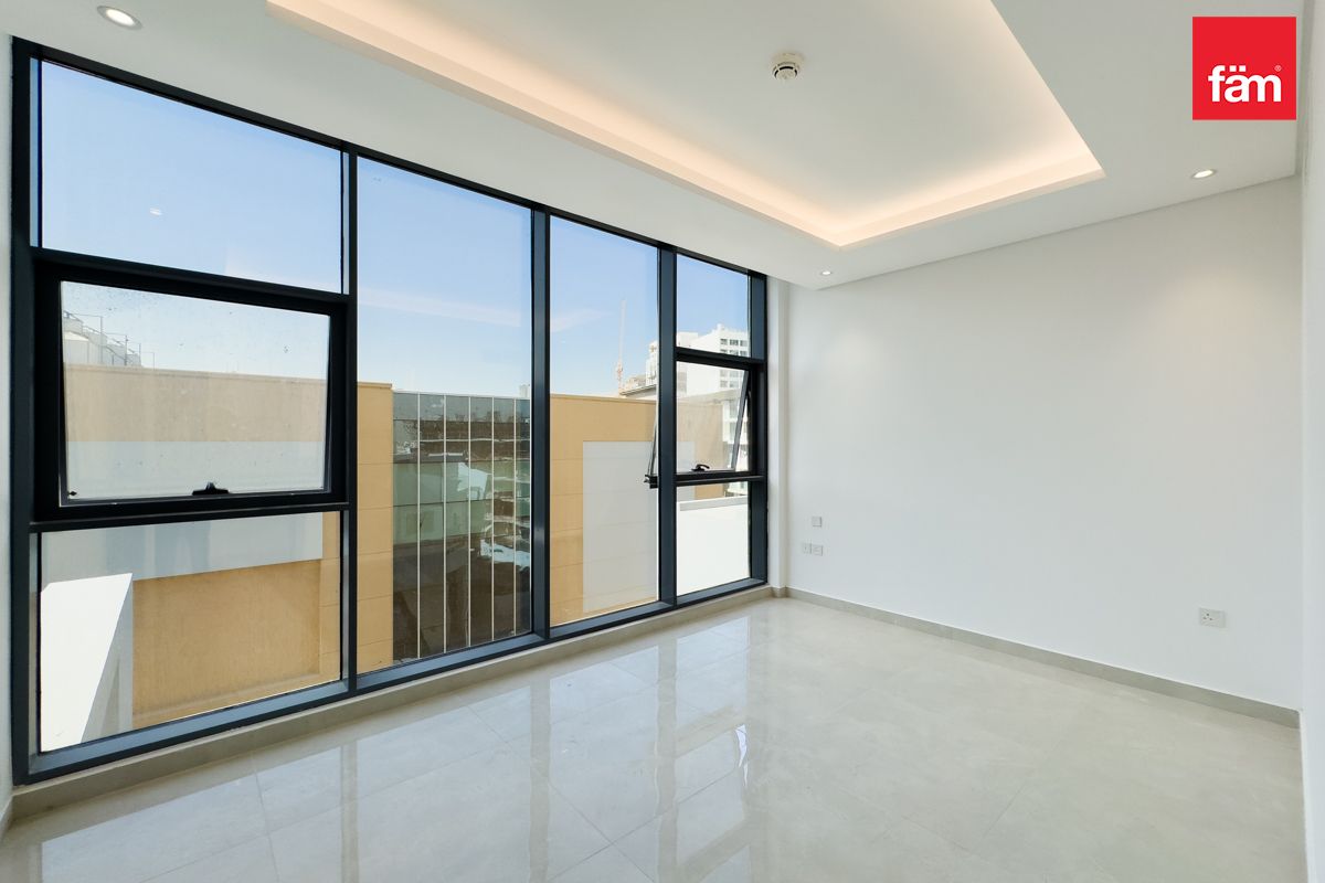 Next To Mall | Duplex | Jacuzzi On Roof-11
