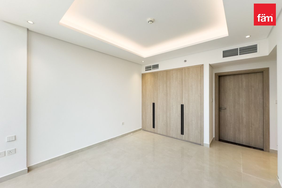 Next To Mall | Duplex | Jacuzzi On Roof-10