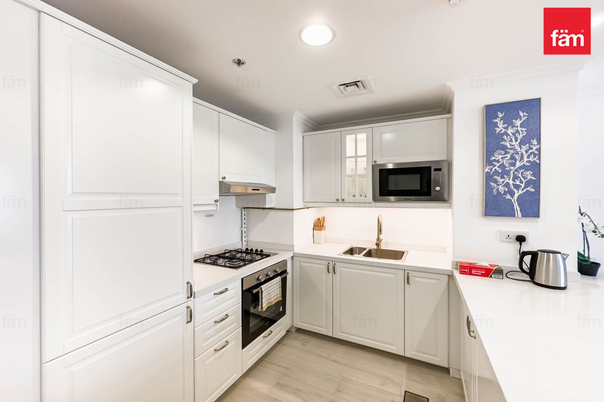 Park views| Fully furnished| Brand New| Sizable-6