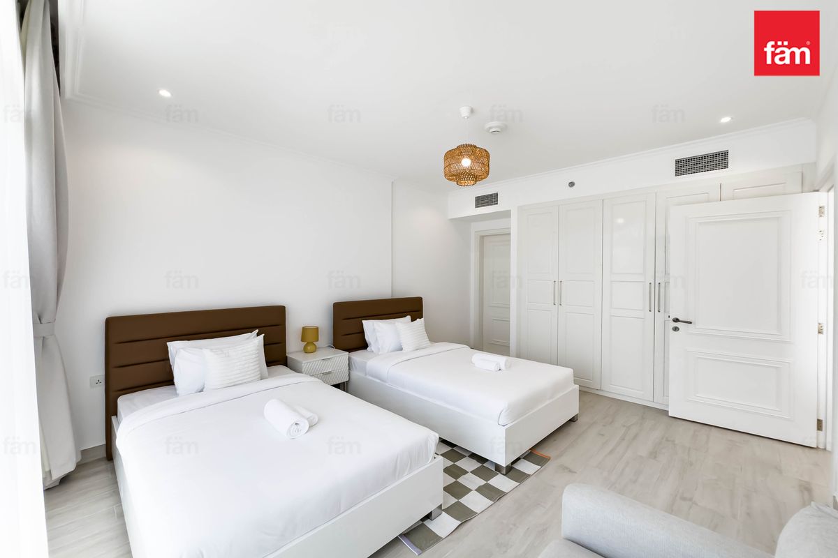 Park views| Fully furnished| Brand New| Sizable-11