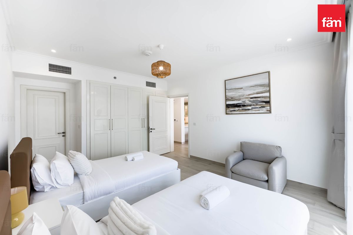 Park views| Fully furnished| Brand New| Sizable-13