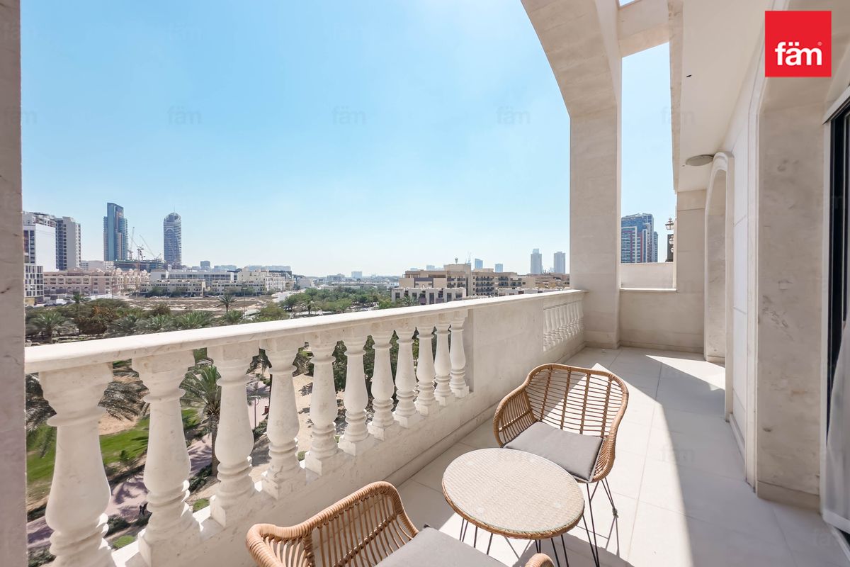 Park views| Fully furnished| Brand New| Sizable-15
