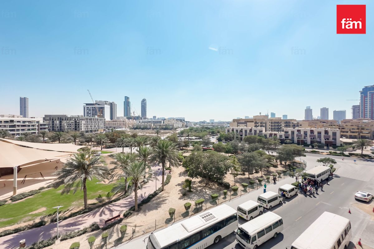 Park views| Fully furnished| Brand New| Sizable-29