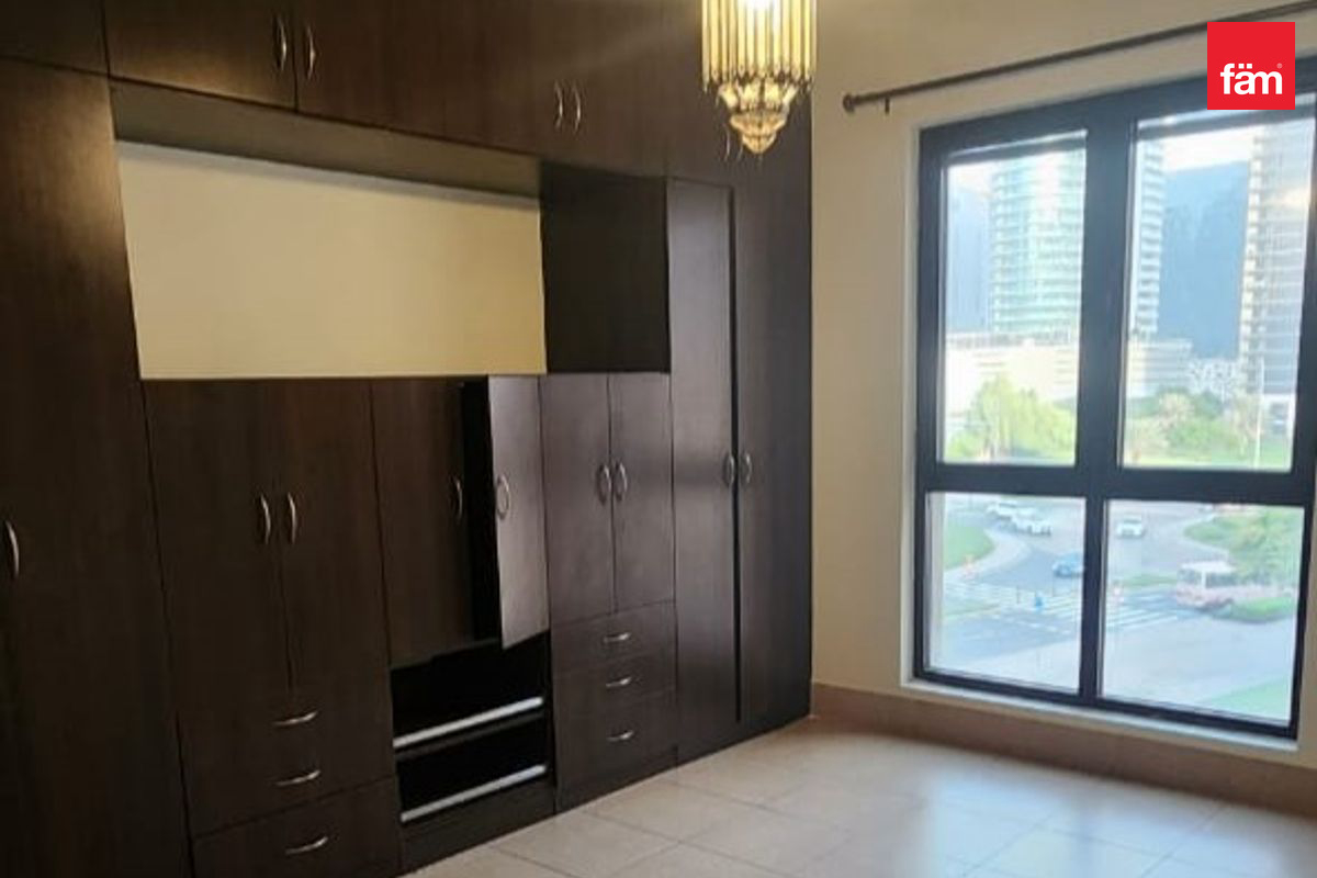Large layout 1 bedroom unfurnished Vacant-4