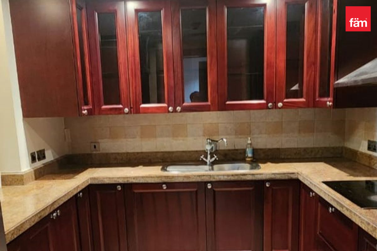 Large layout 1 bedroom unfurnished Vacant-5