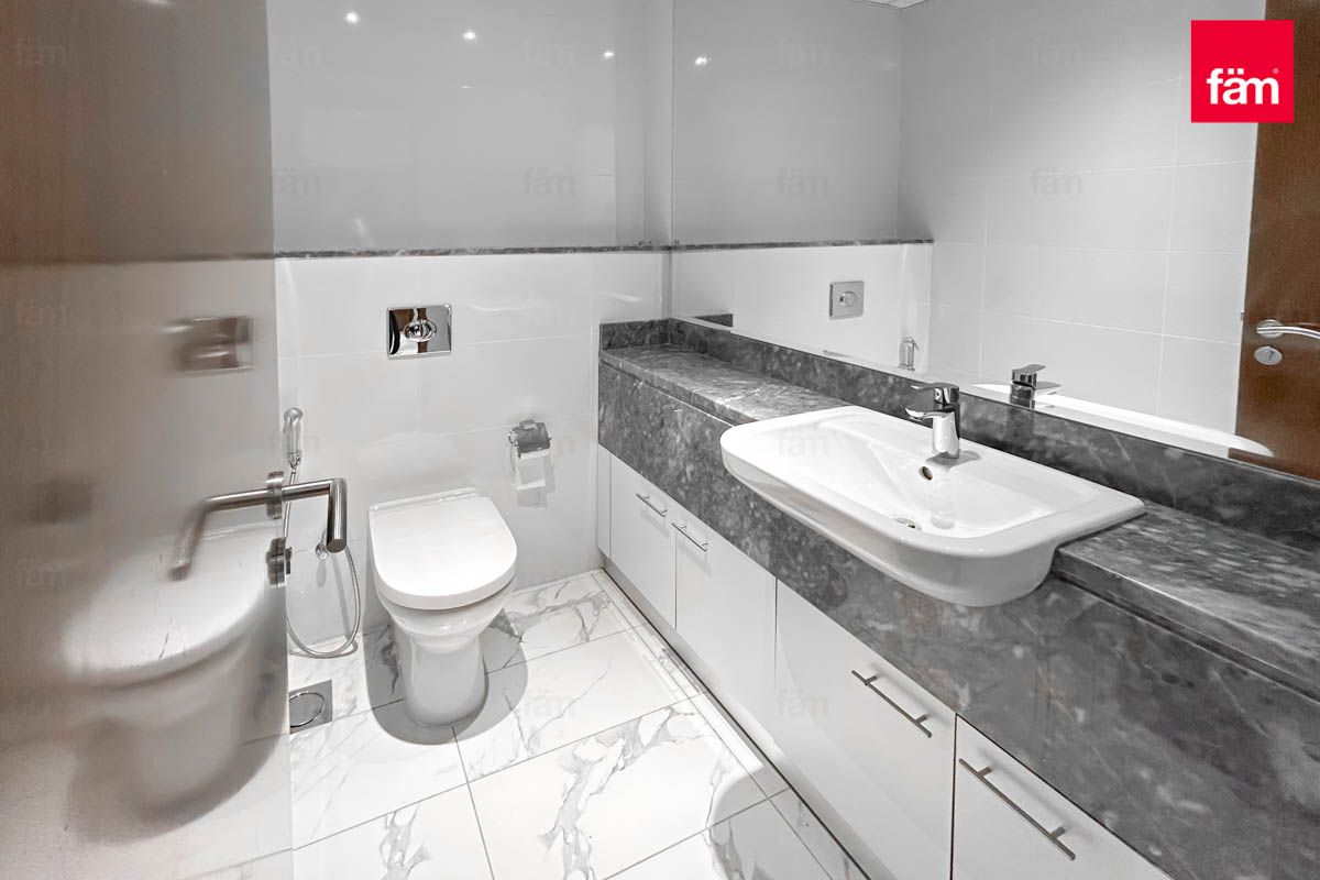 Canal View l Unfurnished l  Vacant-19