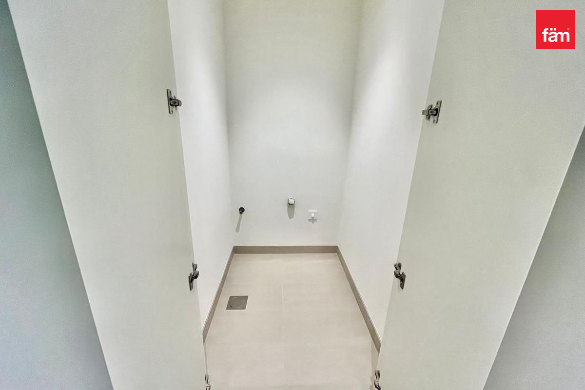 Chiller Free/ Brand New/ Private Beach-8