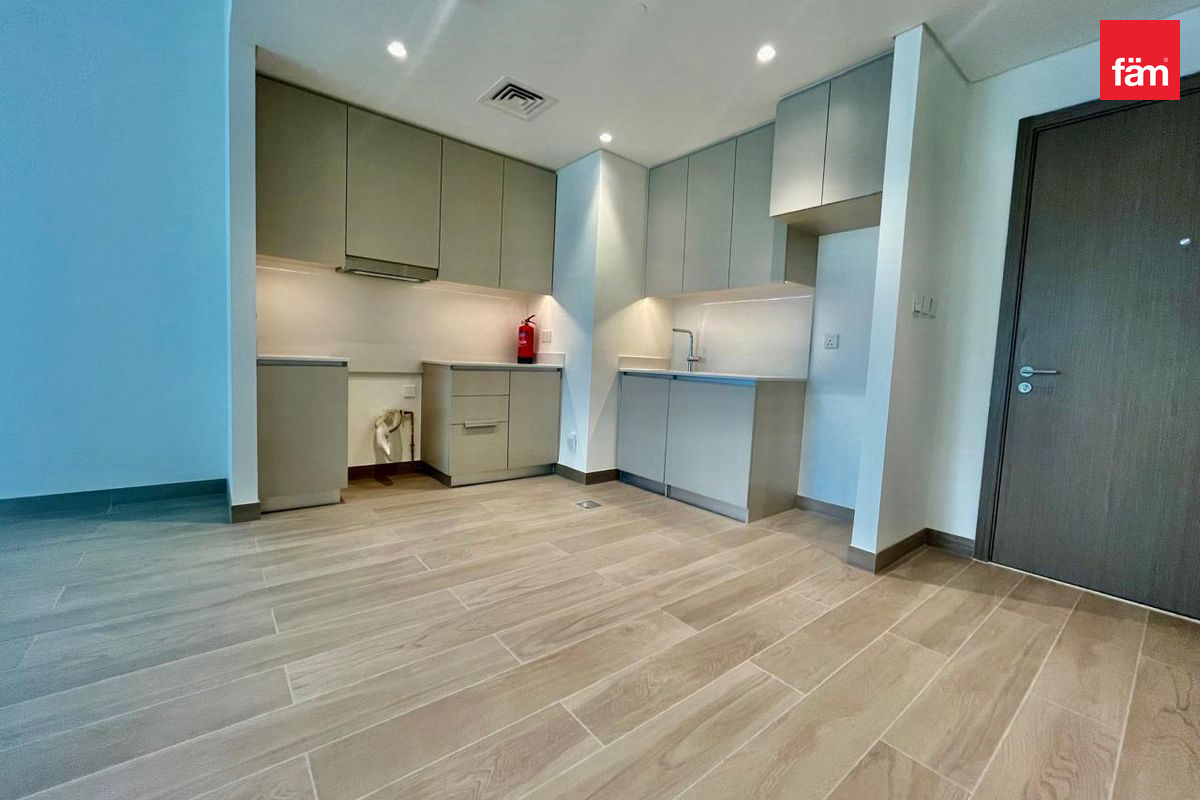 Chiller Free/ Brand New/ Private Beach-6